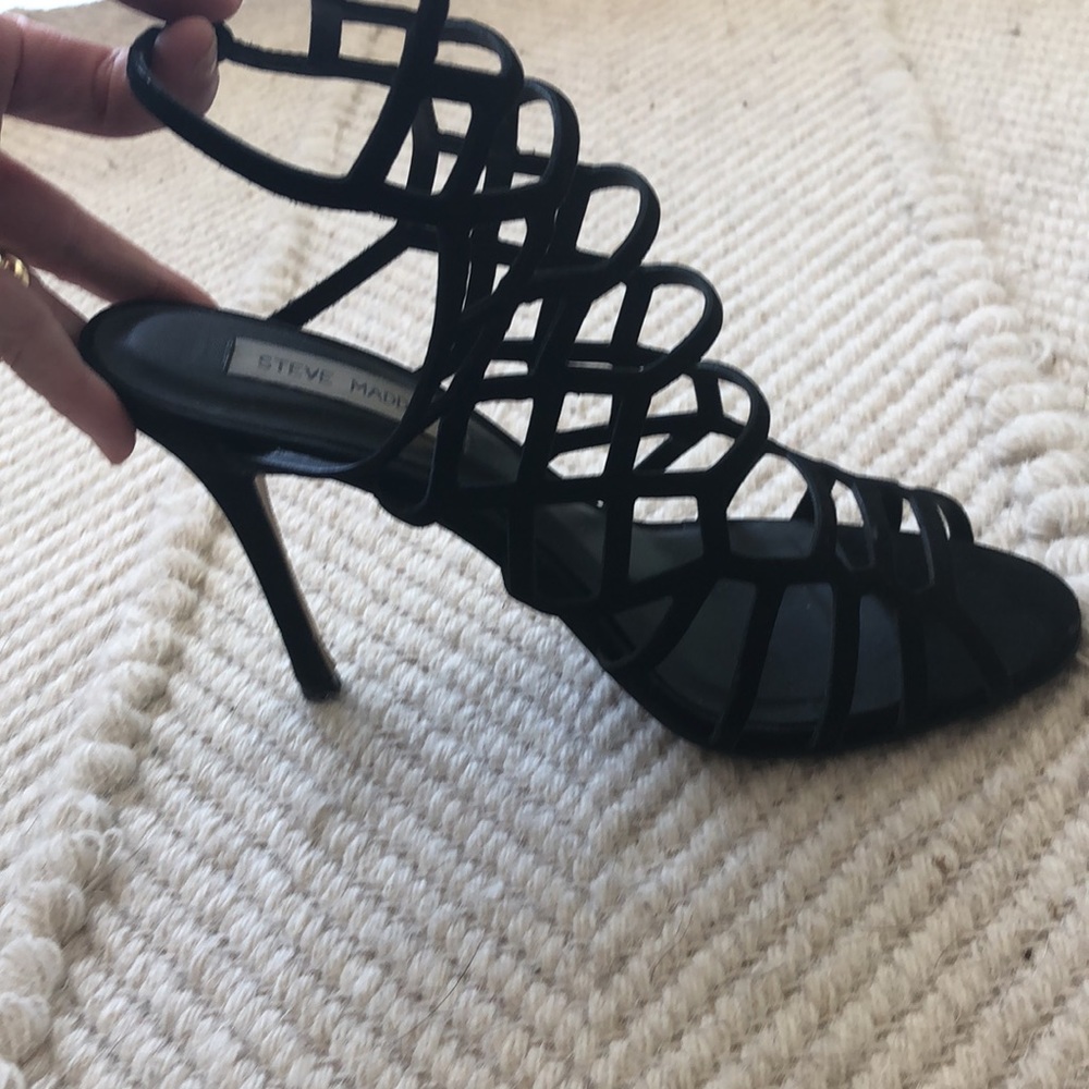 Steve Madden black 4 in heel strappy shoes